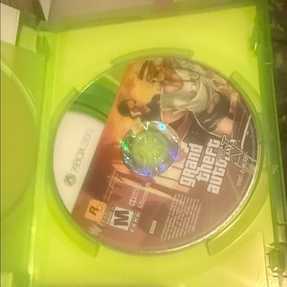 Grand Theft Auto V for Xbox 360 - Green Case - Picture 4 of 5